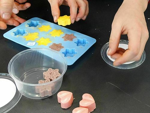 Badeblubber selbst herstellen, Foto: Gabi Sußdorf, Lizenz: Gabis Seifenmanufaktur